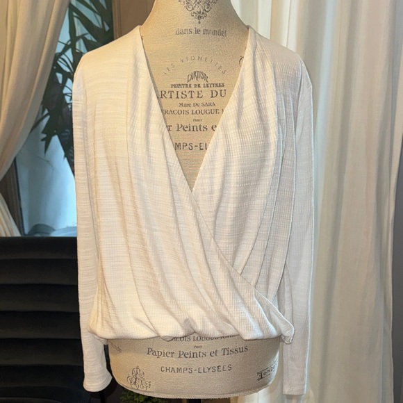 June & Hudson White Wrap Blouse Womens Longsleeve Shirt Soft Material size Small - Picture 2 of 8